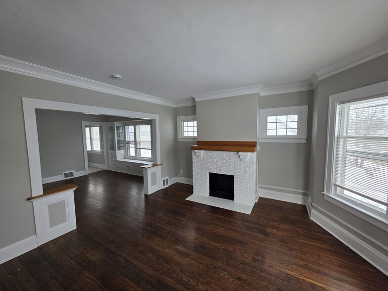 1648 Living Room - 1646 Waterbury Rd