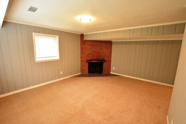 Building Photo - Awesome 4BR, 3BA Close In Bethesda Home With 2 Car Garage!!!