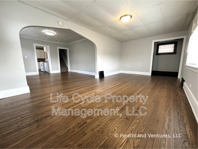 Building Photo - 549 32nd St SE