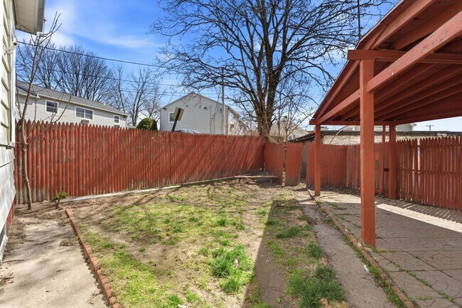 Building Photo - Pawtucket/Woodlawn Single Family Home - $2,250