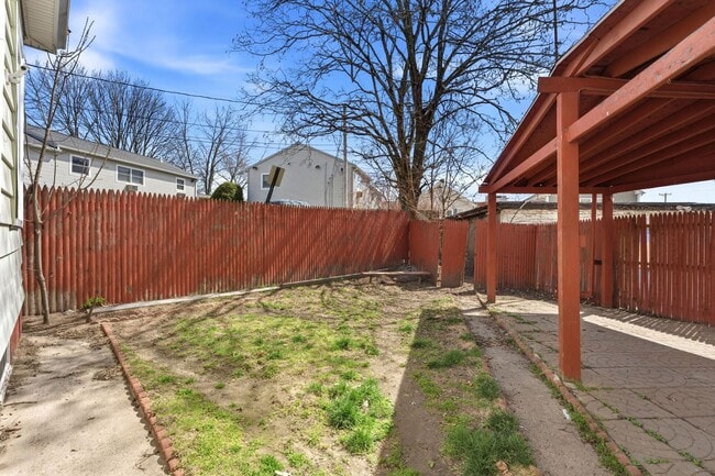 Building Photo - Pawtucket/Woodlawn Single Family Home - $2,495