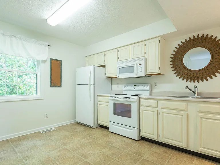 Building Photo - 731 E Sherwood Hills Dr