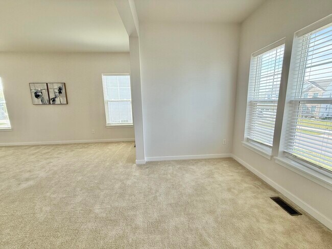 Building Photo - 6394 S Trailwoods Dr