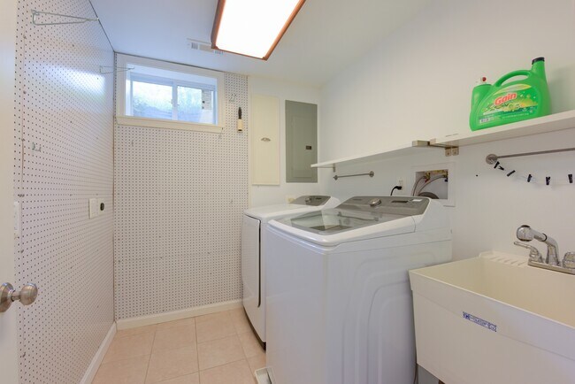 Building Photo - 2901 Marsala Ct