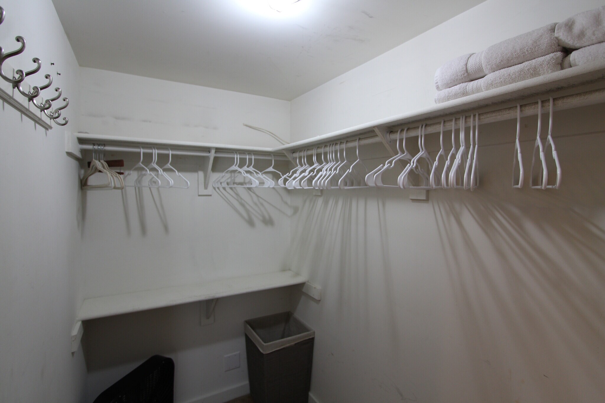 Building Photo - 806 Bayview Dr