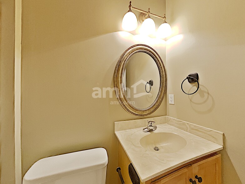 Building Photo - 711 Riata Ct