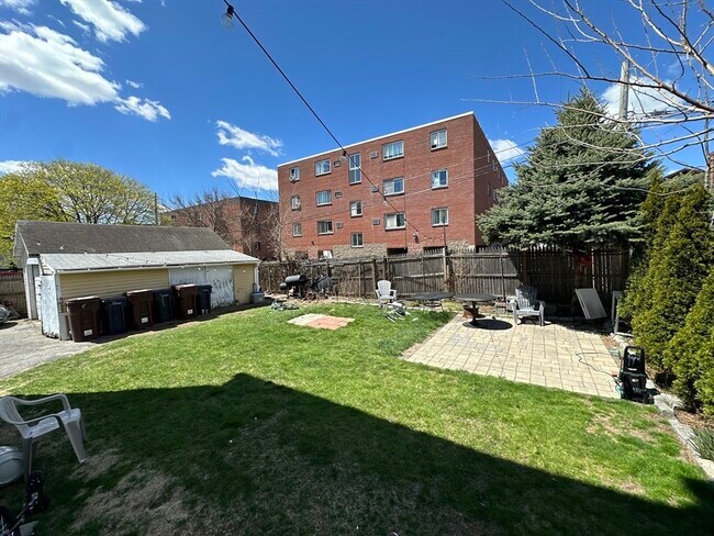 Building Photo - 154 Vine St