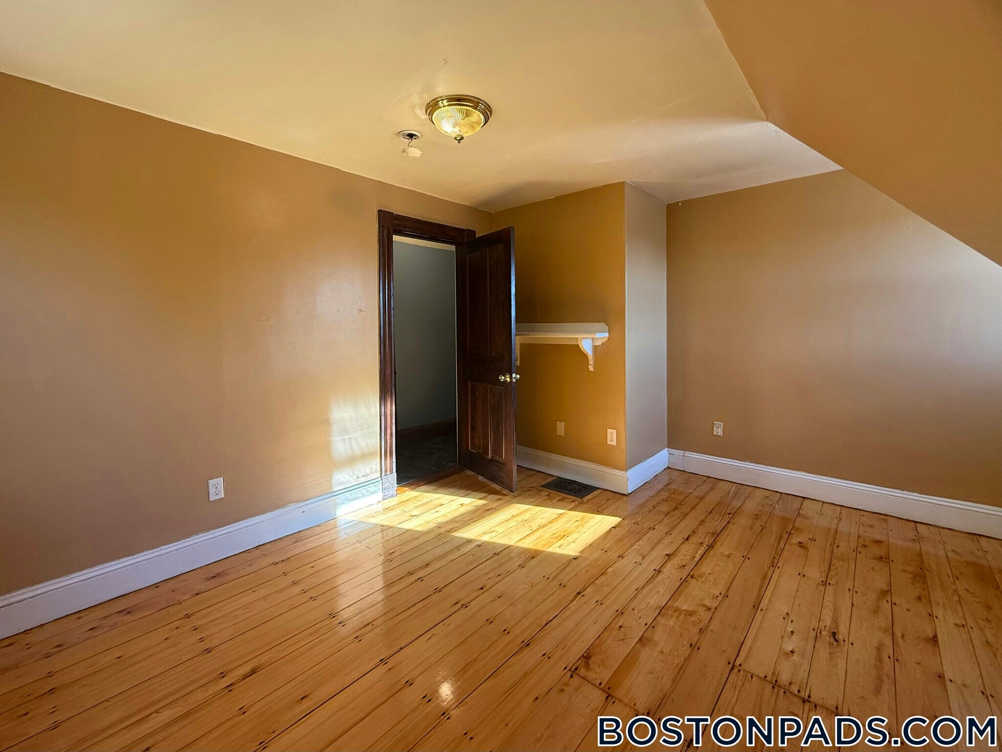 Building Photo - 547 Talbot Ave