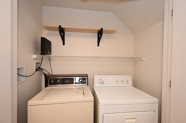 Building Photo - Stunning Row End Townhome In Excellent Loc...