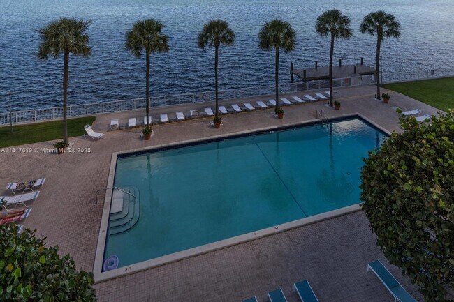 Building Photo - 3301 NE 5th Ave