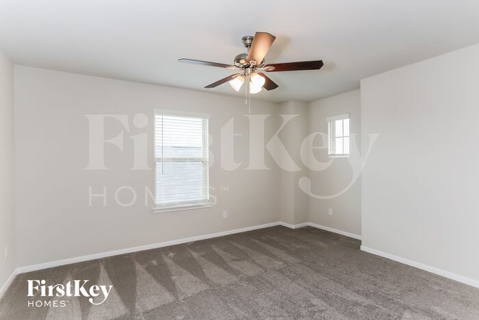 Building Photo - 7215 Victorville Dr