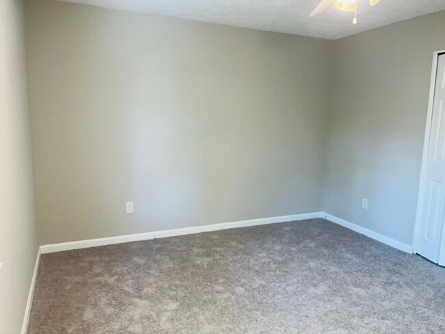 Building Photo - Location, location, location! Renovated townhome near Downtown Douglasville! Must See!