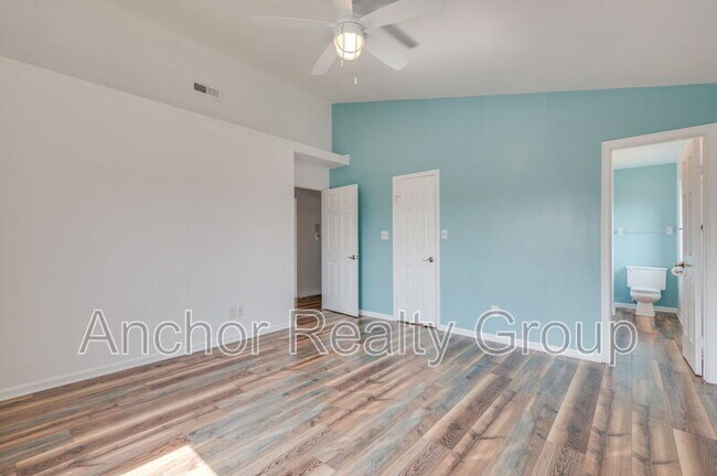 Building Photo - 315 24th St