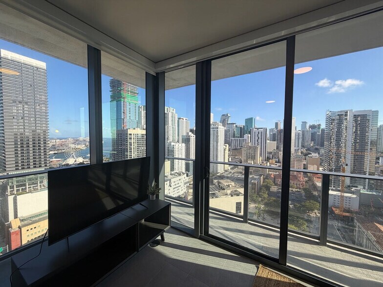 Building Photo - 121 NE 5th St