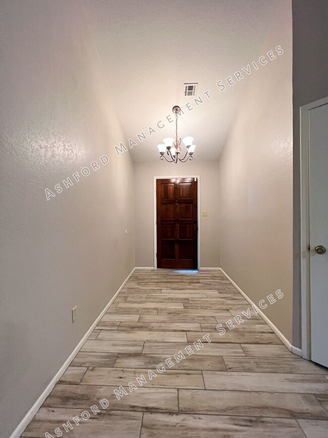 Building Photo - 3 BEDROOM 2 BATH IN HEART OF CHANDLER WITH...