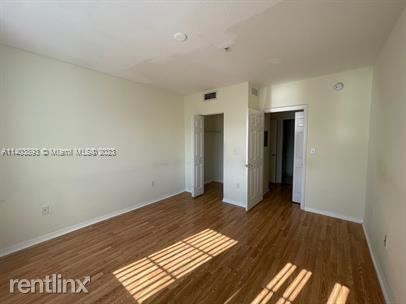 Building Photo - 2 br, 2 bath Condo - 6851 SW 44th St Apt 309