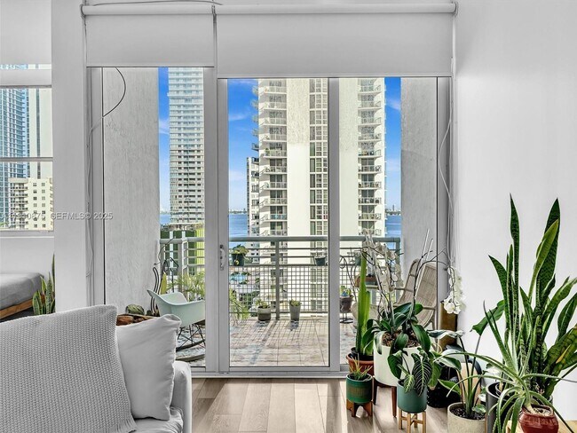 Building Photo - 2200 NE 4th Ave