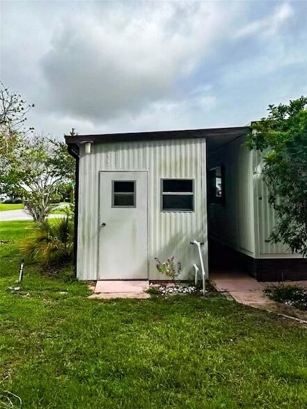 Building Photo - 527 S Egret Cir