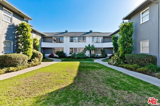 Building Photo - 5022 Clinton St