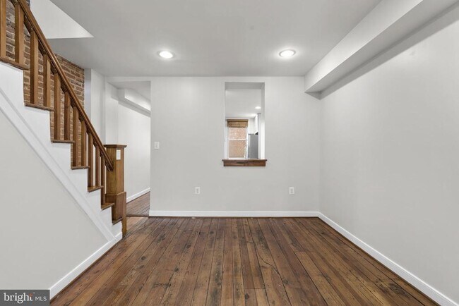 Building Photo - 112 E Randall St