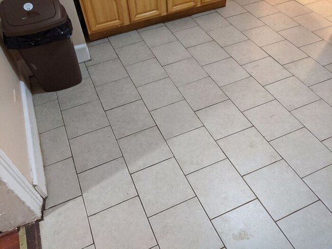 Building Photo - Three-Bedroom Apartment Near Public Transportation