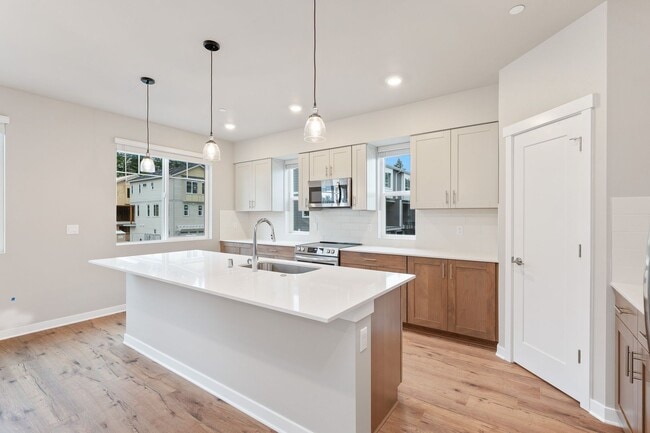 Building Photo - 4 Bed | 3.5 Bathroom | 1800 Sq Ft | $3,650