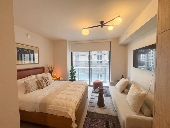 Building Photo - 11 NE 6th St