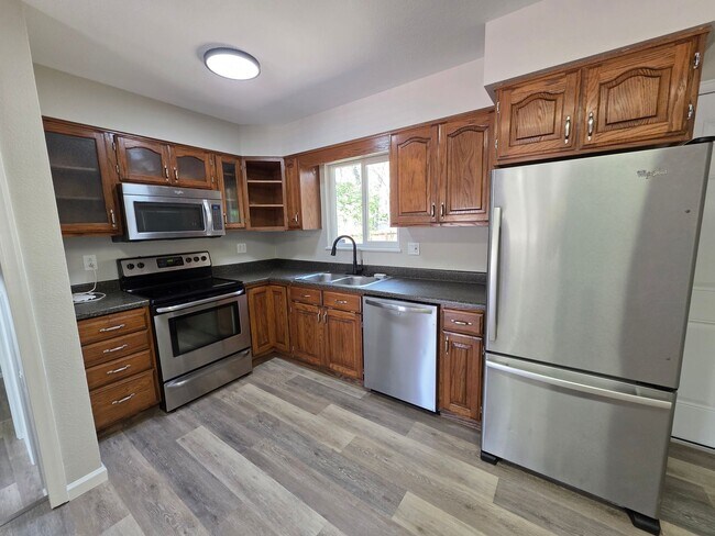 Building Photo - 4320 Dewey Dr