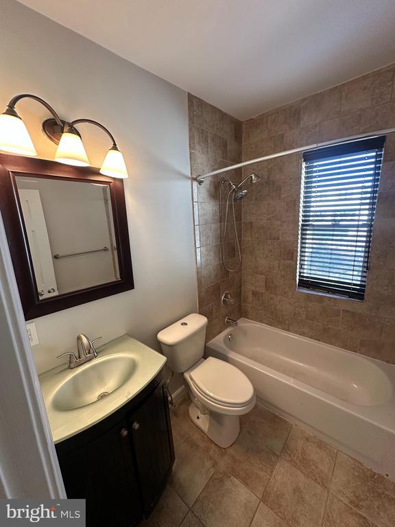 Building Photo - 2712 6th St NE