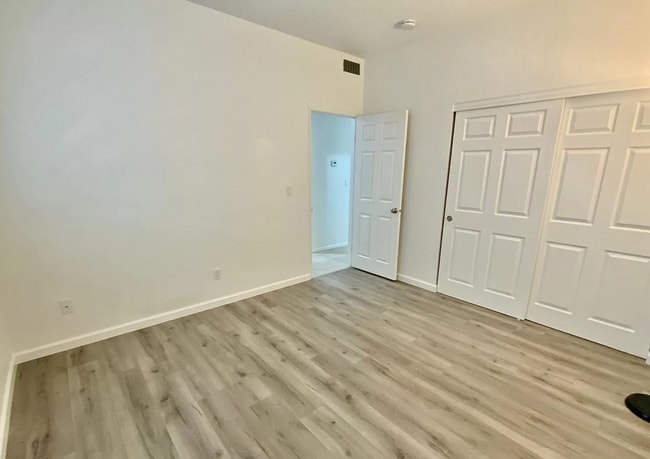 Building Photo - Fabulous Canyon Meadows Condo - Move-In Re...