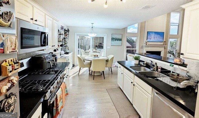 Building Photo - 2535 Alvecot Cir SE