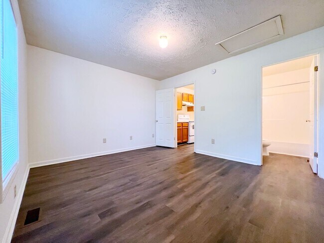 Building Photo - One-Bedroom, One Bath at Spring Garden Triplex