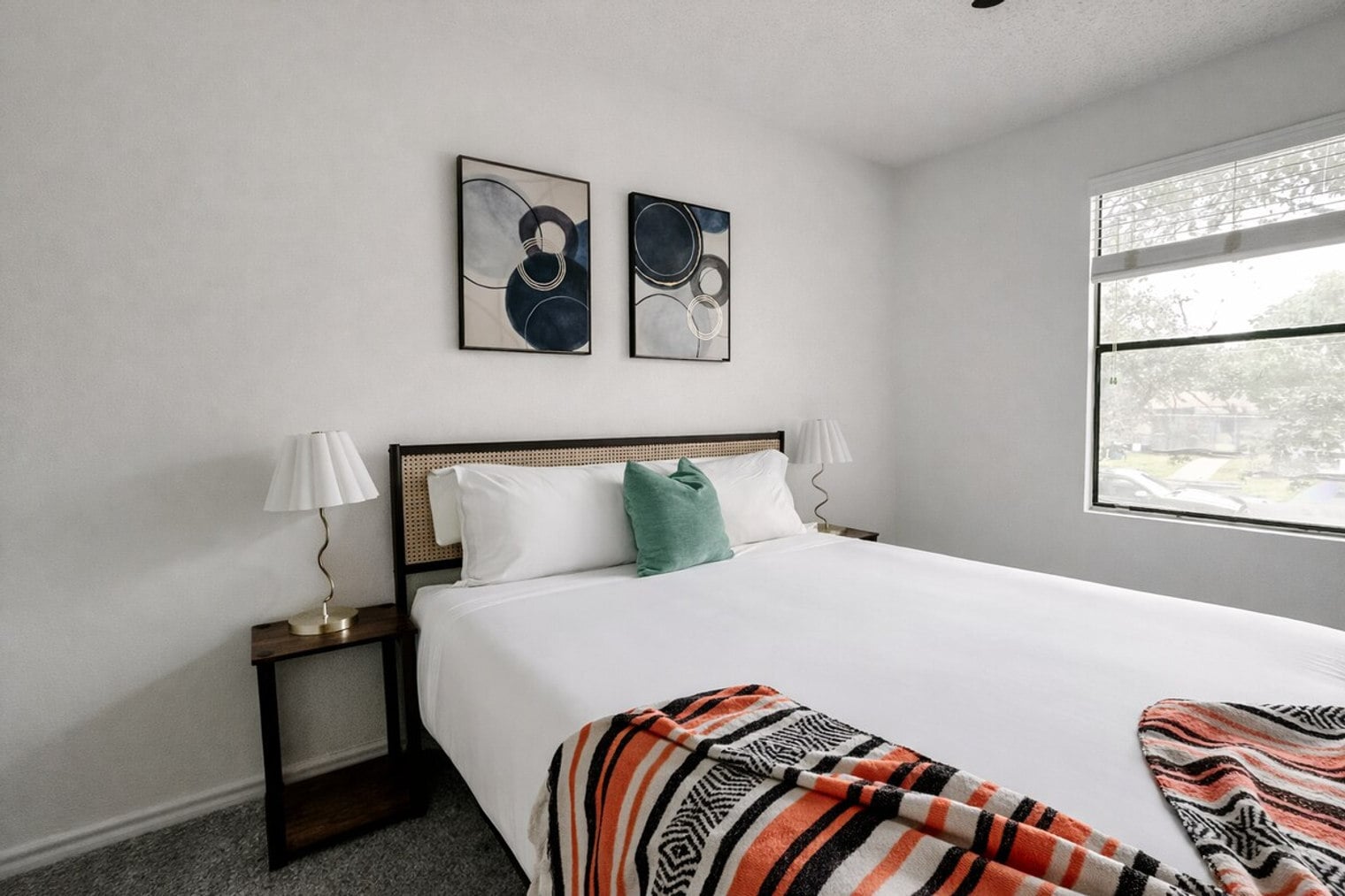 Building Photo - 1002 Clayton Ln