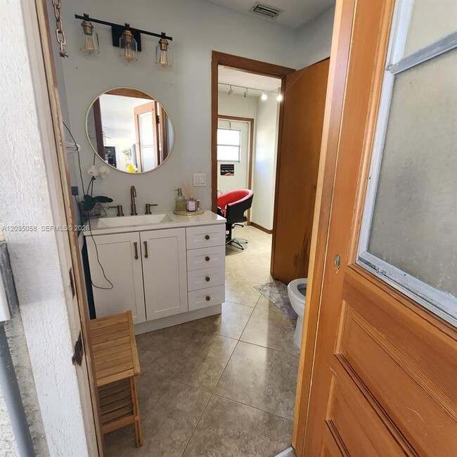 Building Photo - 6101 Palmetto Dr