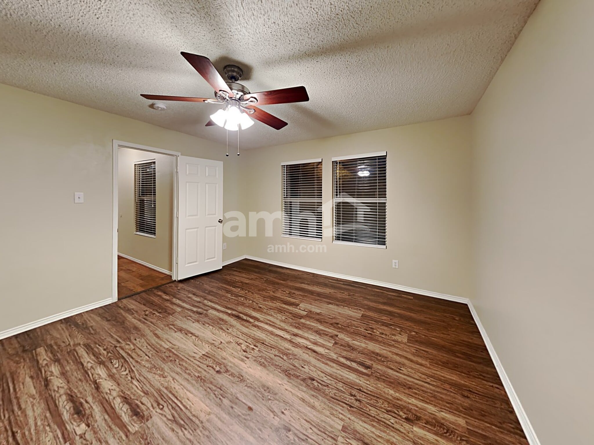 Building Photo - 1528 Englewood Dr