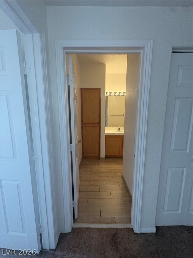 Building Photo - 1050 E Cactus Ave