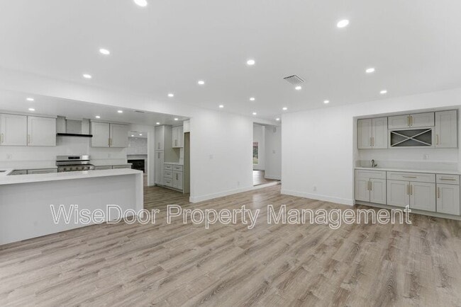 Building Photo - 1500 Aldea Dr