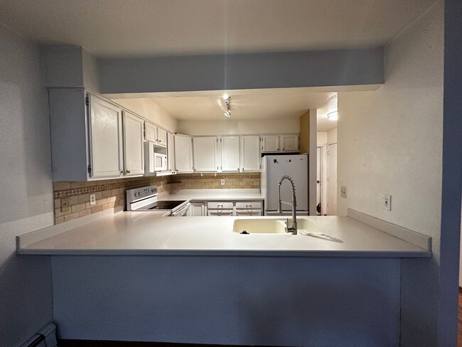 Building Photo - Pet-Friendly 2 Bed, 1.5 Bath Condo with At...