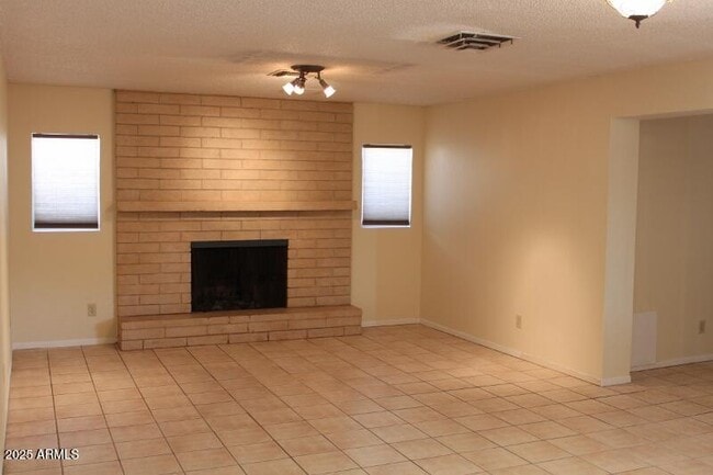 Building Photo - 2605 S Rita Ln