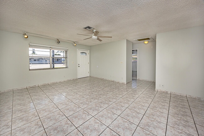 Building Photo - 2734 Ponce De Leon Blvd