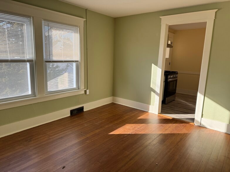 Building Photo - 2702 LeClaire St