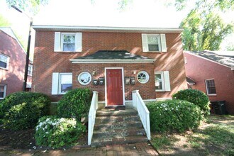 Building Photo - 1404 W Chapel Hill St