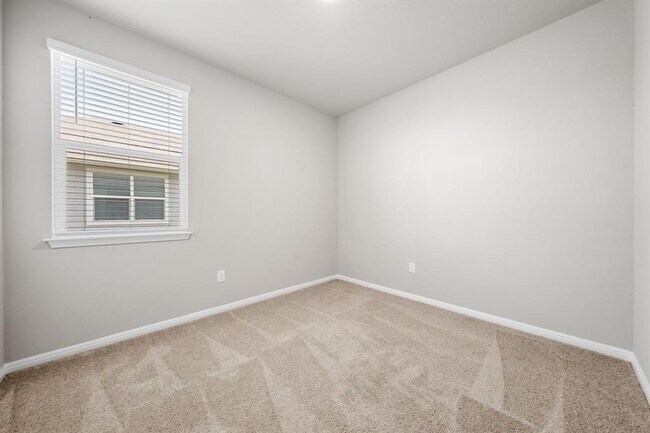 Building Photo - 208 Bunting Ln