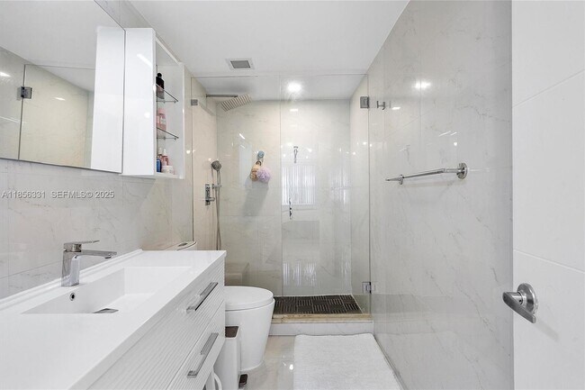 Building Photo - 1980 S Ocean Dr