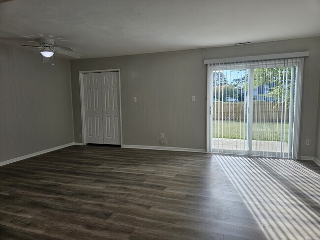 Building Photo - 723 Atterbury Ct