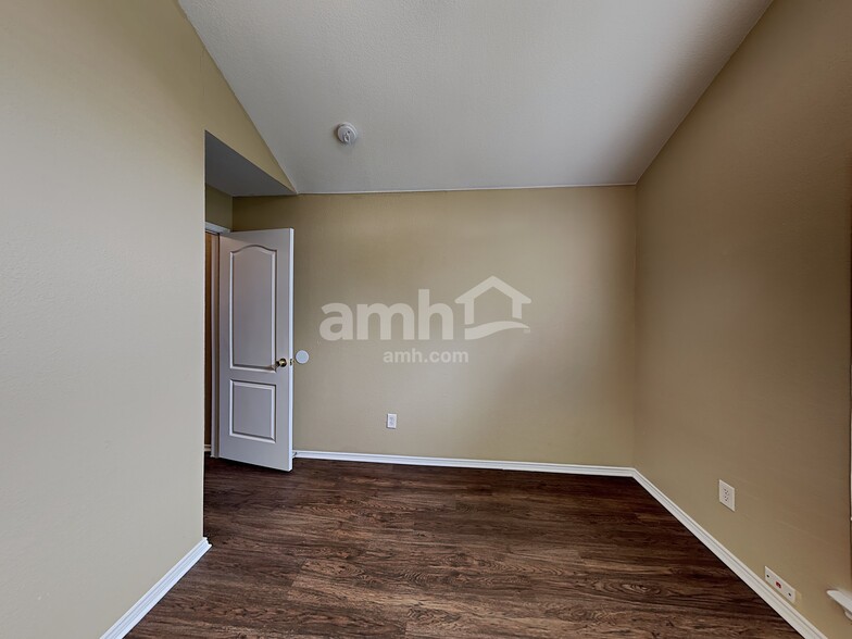 Building Photo - 476 Round Rock Dr