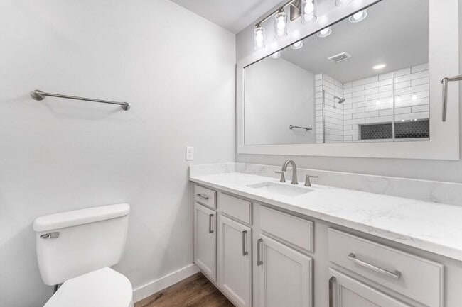 Building Photo - 1906 SE Taylor St