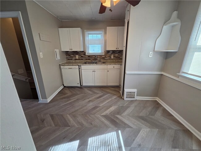 Building Photo - 994 Yellowstone Rd