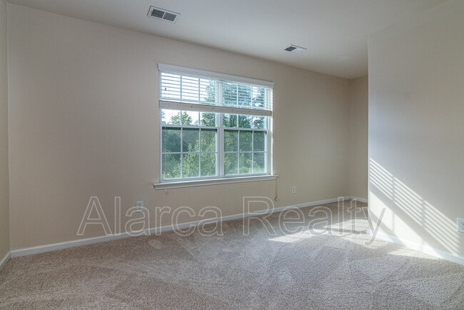 Building Photo - 127 Blossom Ridge Dr