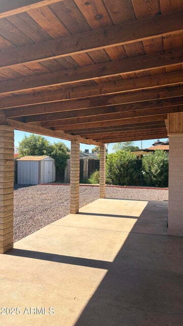 Building Photo - Beautiful Updated Kitchen ,  Large Backyar...